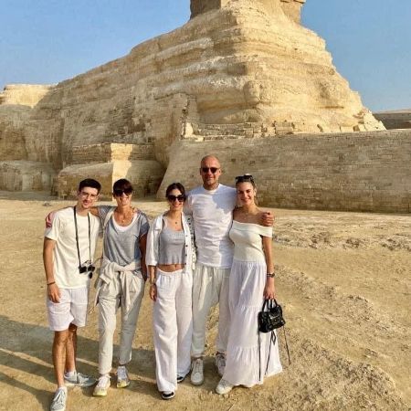 Valentina Guardiola and her family took a picture in Egypt on their vacation. 